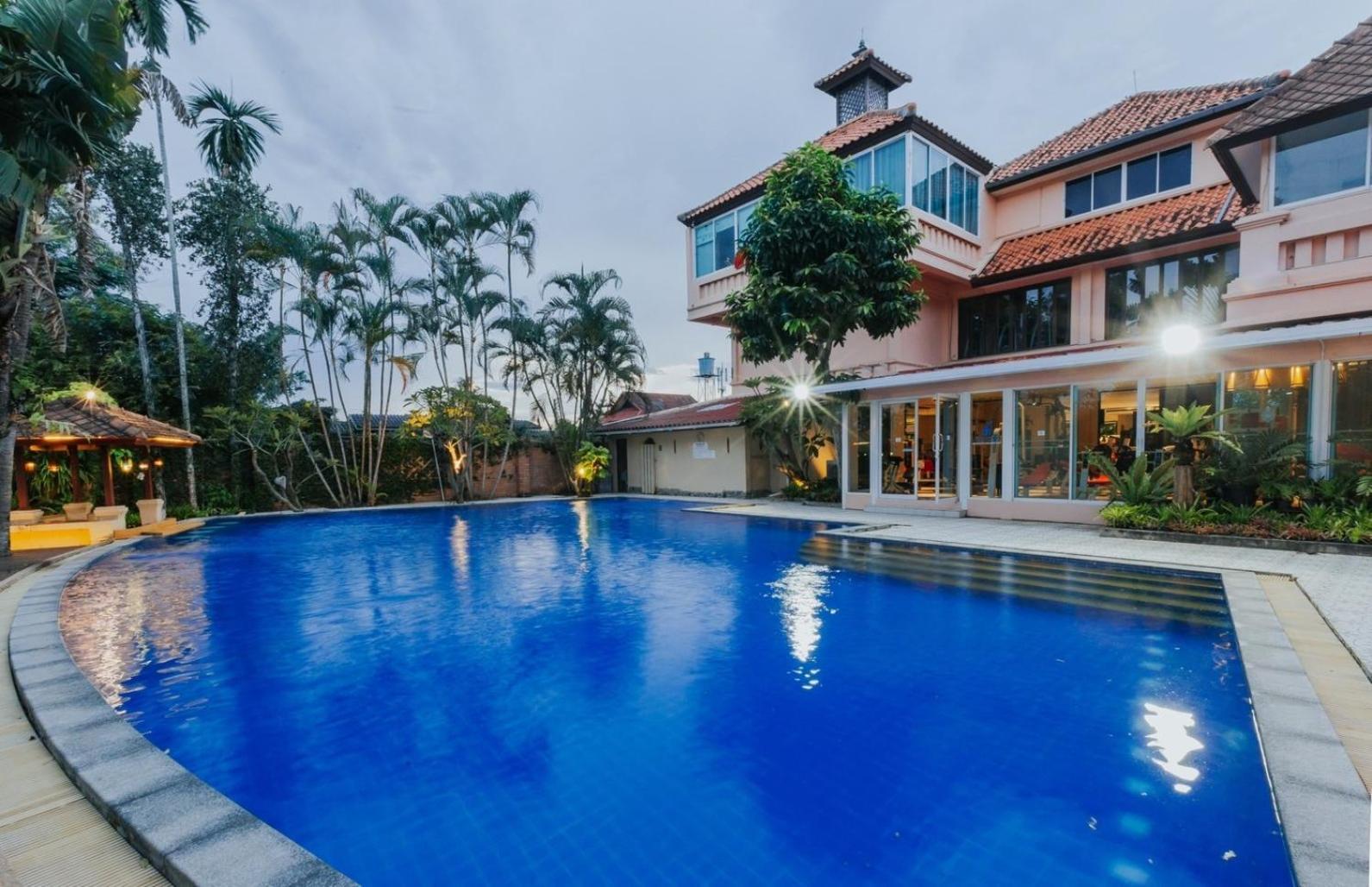 Sheik Istana Hotel Chiangmal 치앙마이 외부 사진